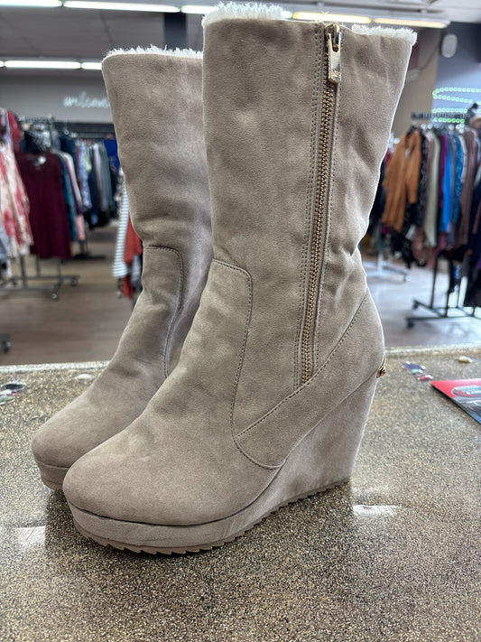 7.5 Juicy Couture Taupe Womens Shoe