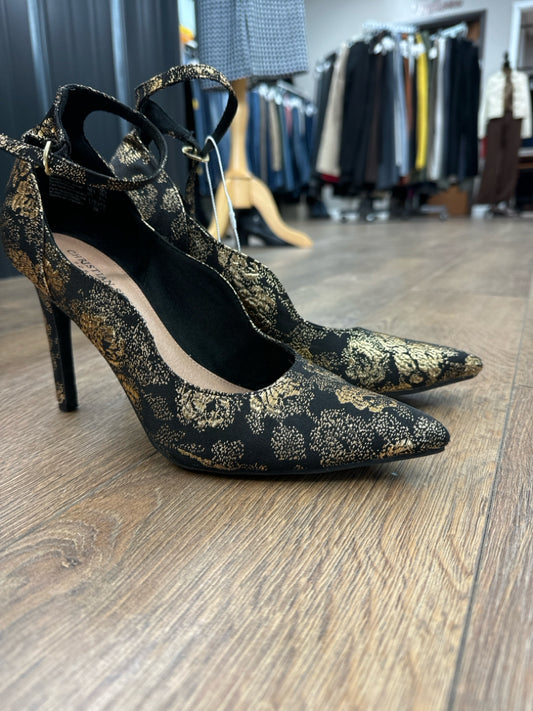 8.5 Christian Siriano Black/Gold Shoe