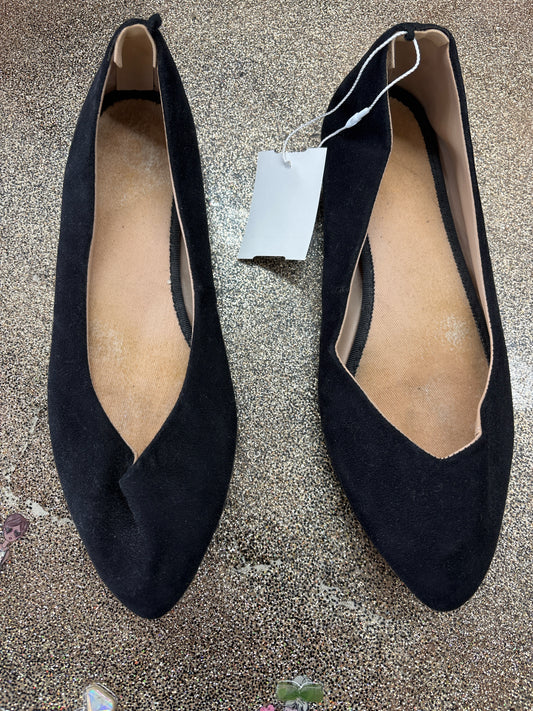 8 N/A Black Shoe