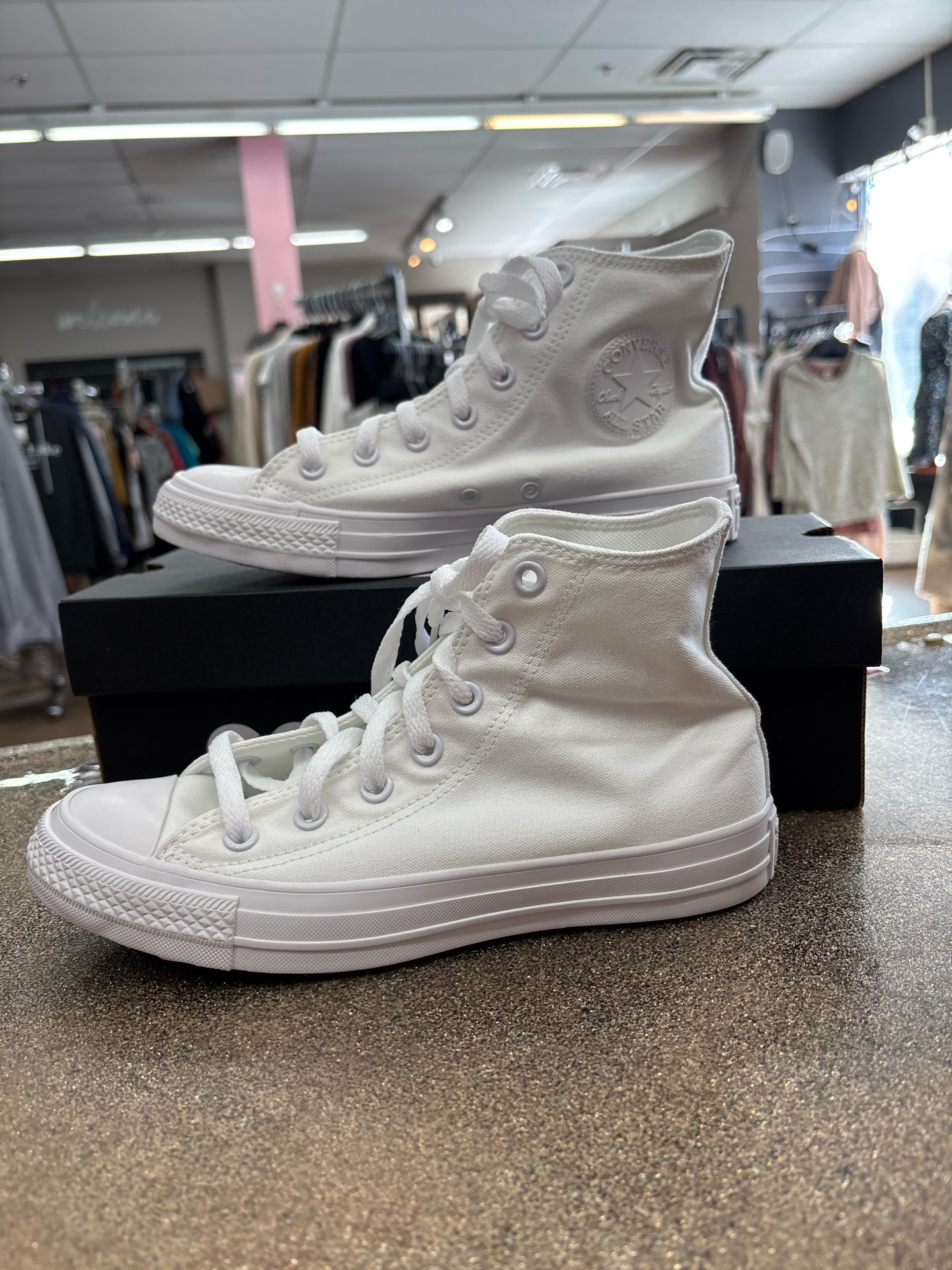 8 Converse White Shoe