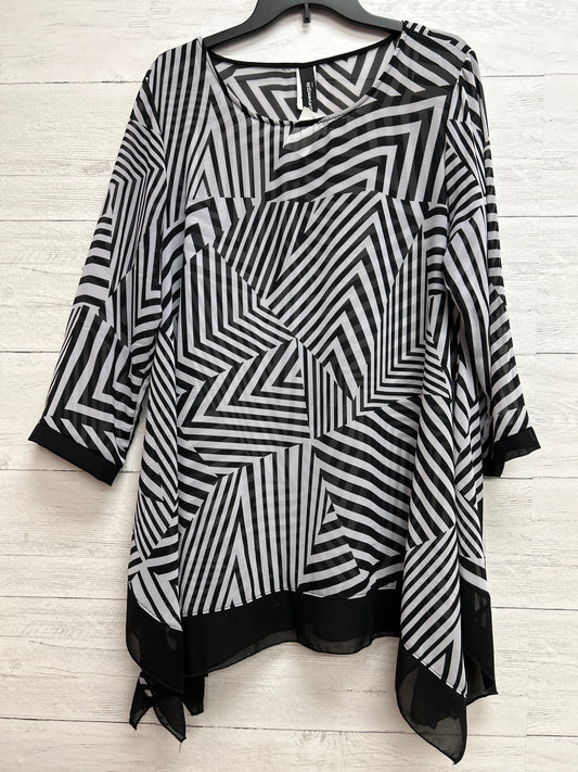 Size XL Curves Black/White Shirt