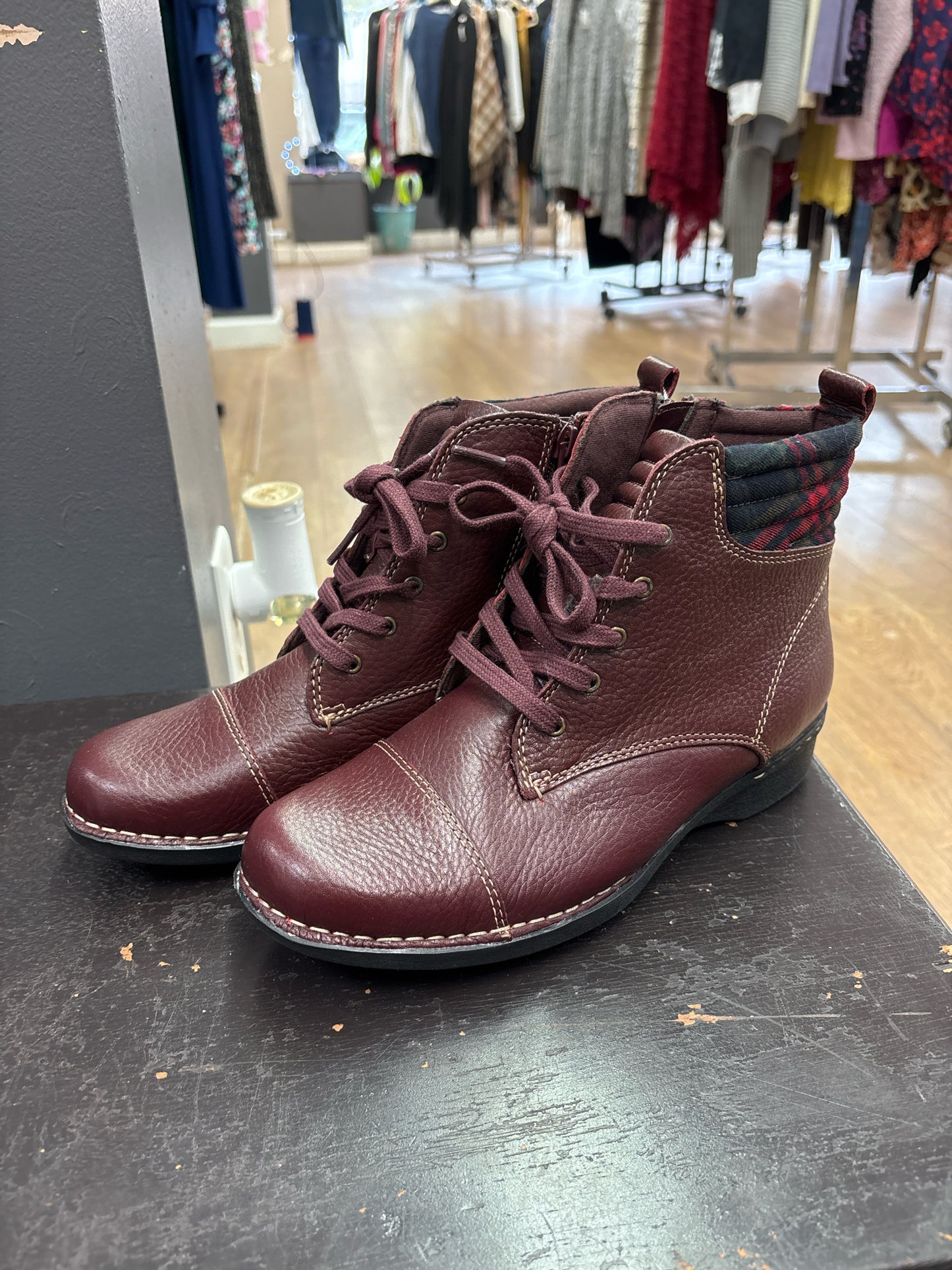 8 Clarks BURGANDY Womens Boots