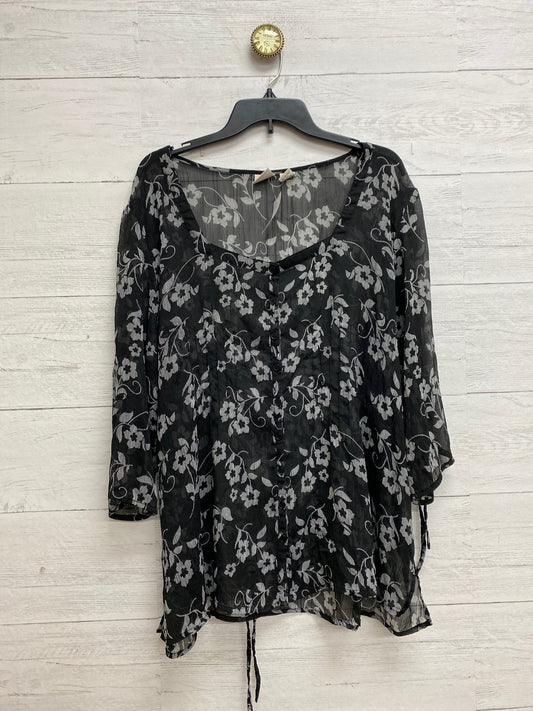 Size 18/20 Black/White Shirt