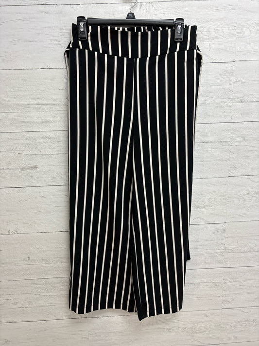 Size M Forever 21 Black/White Pants