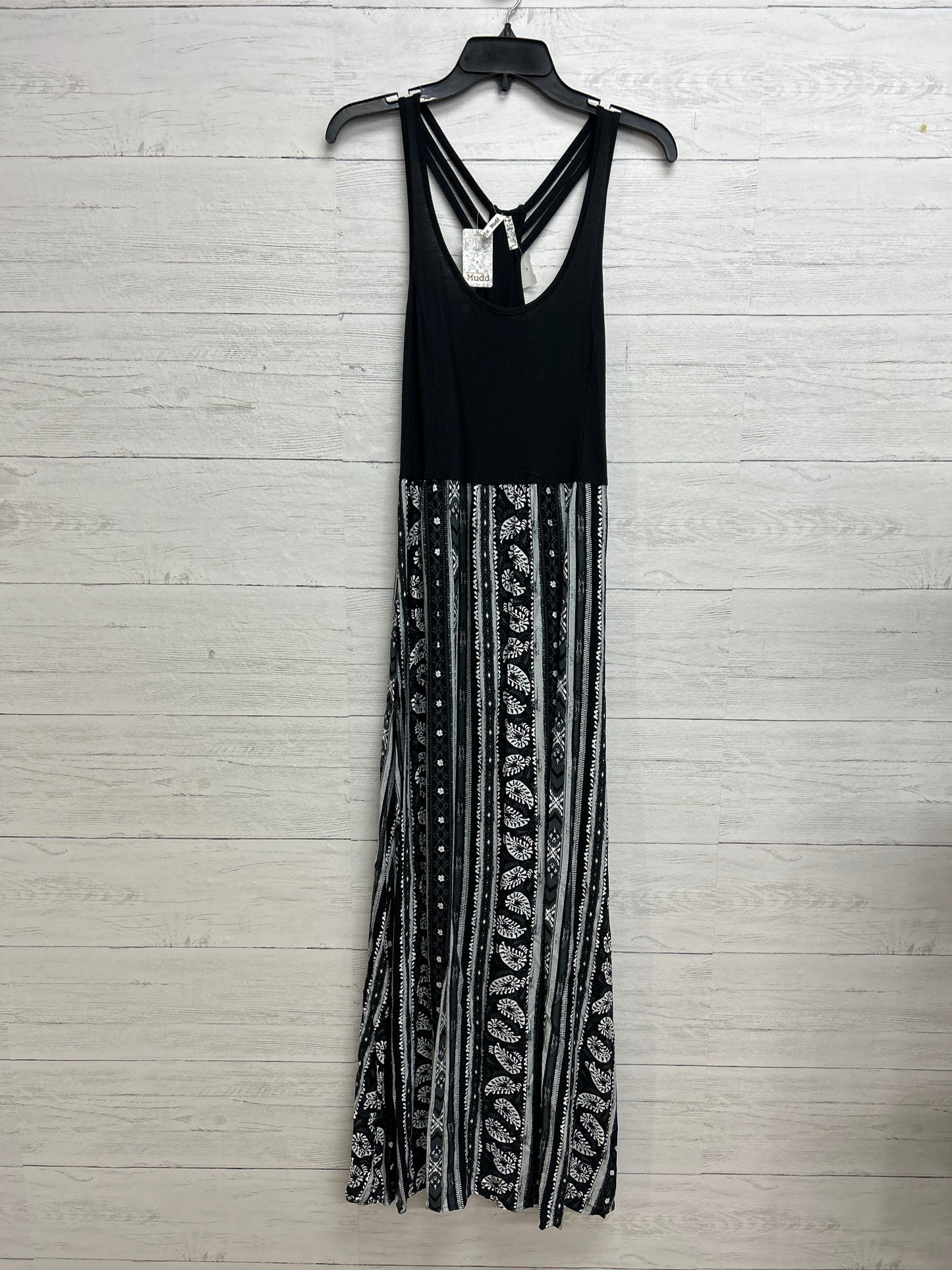 Size M Mudd Black/White Dress