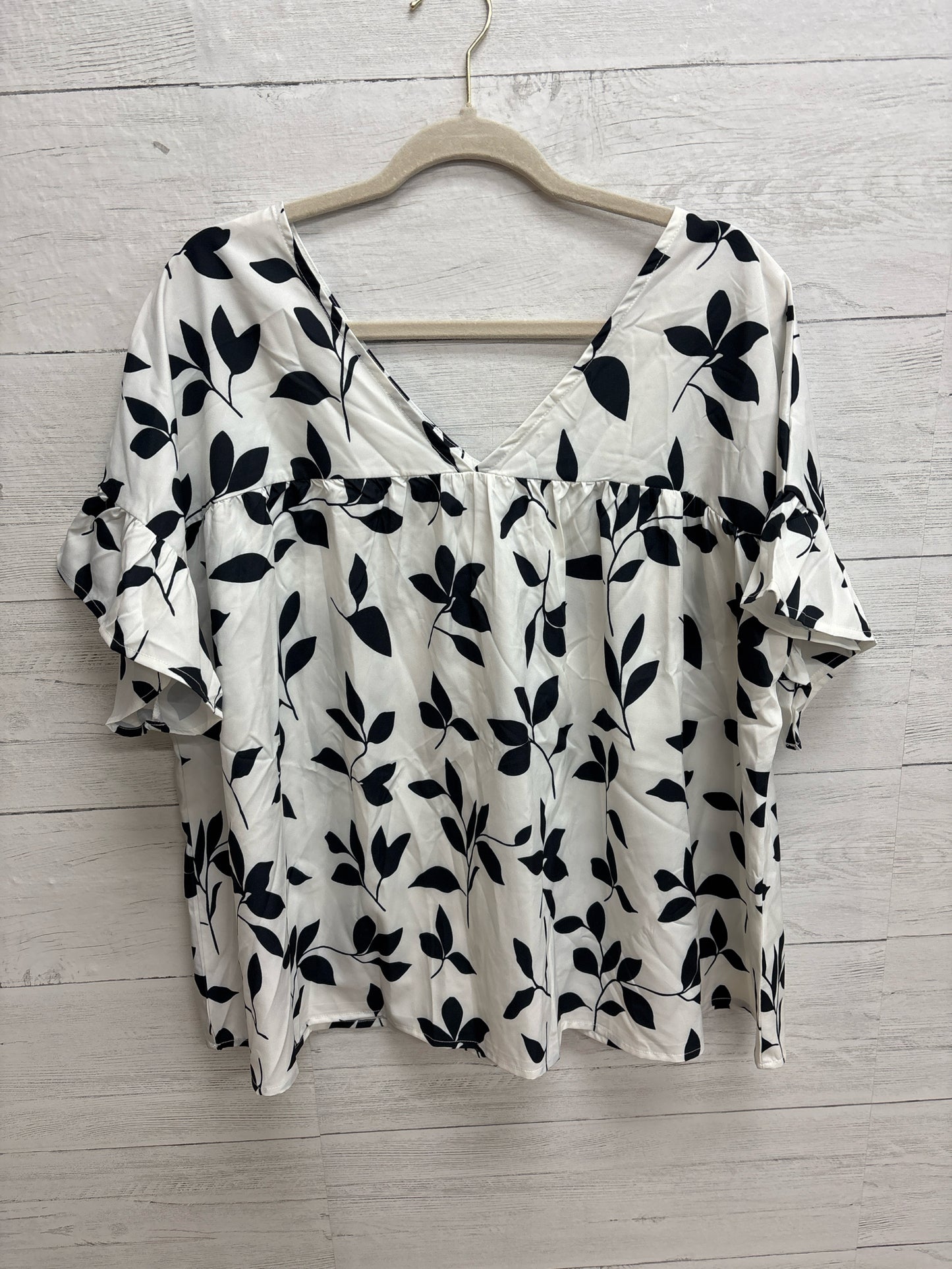 Size XL N/A Black/White Shirt