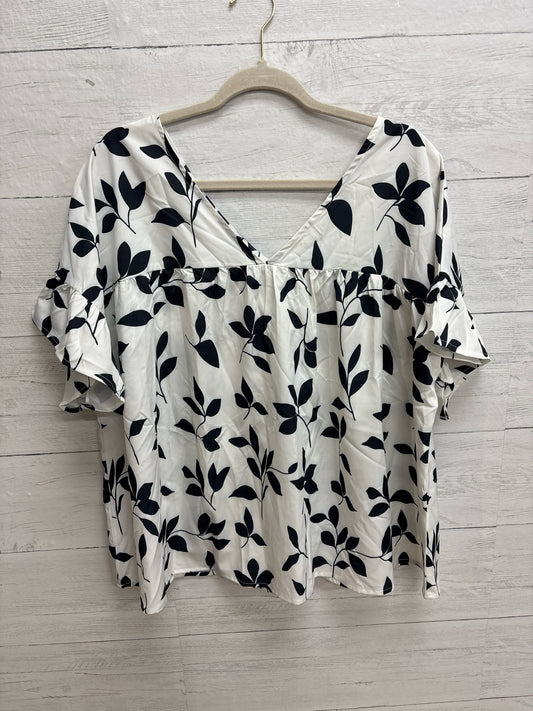 Size XL N/A Black/White Shirt