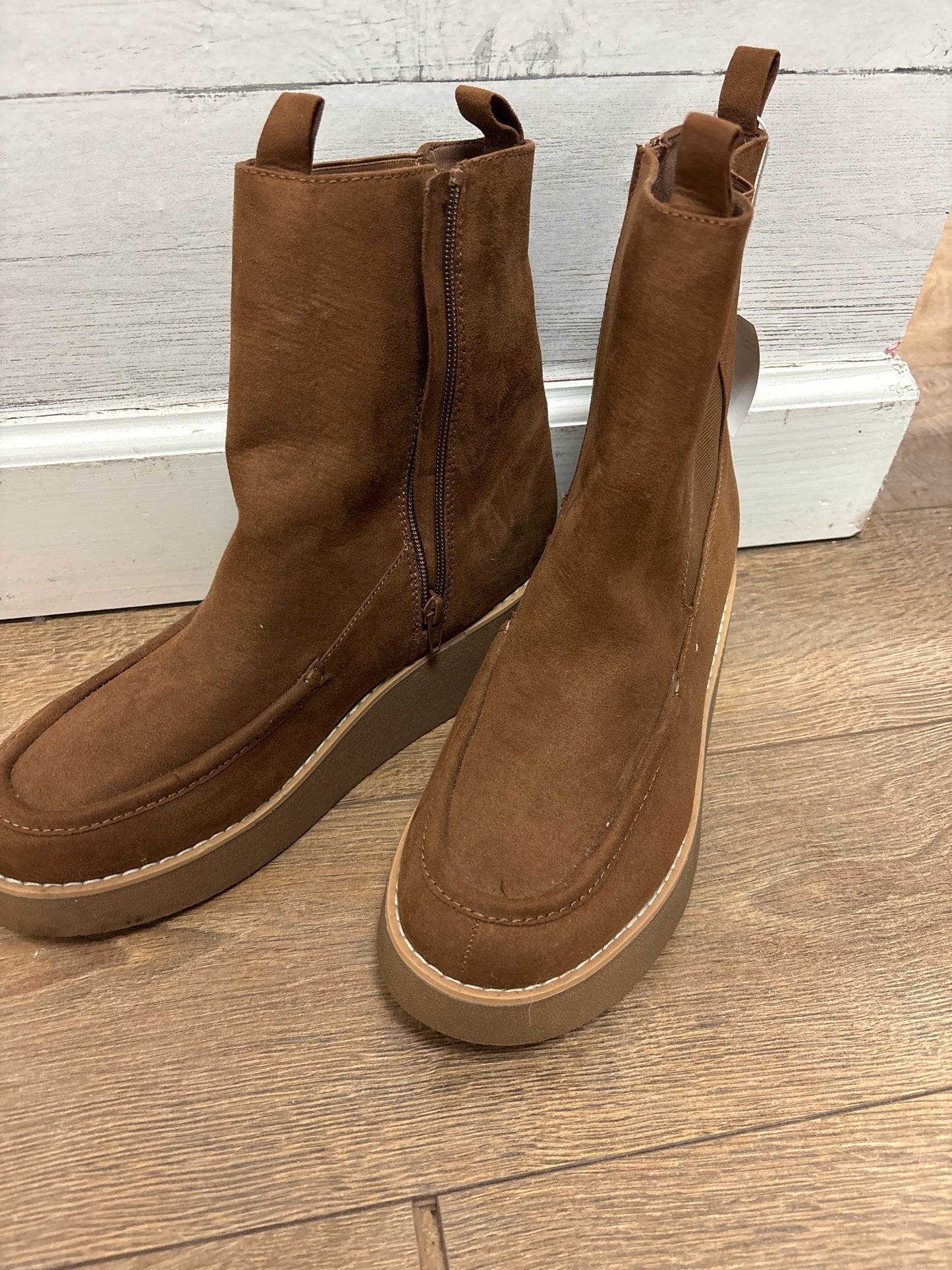 11 Charlie B Brown Womens Boots