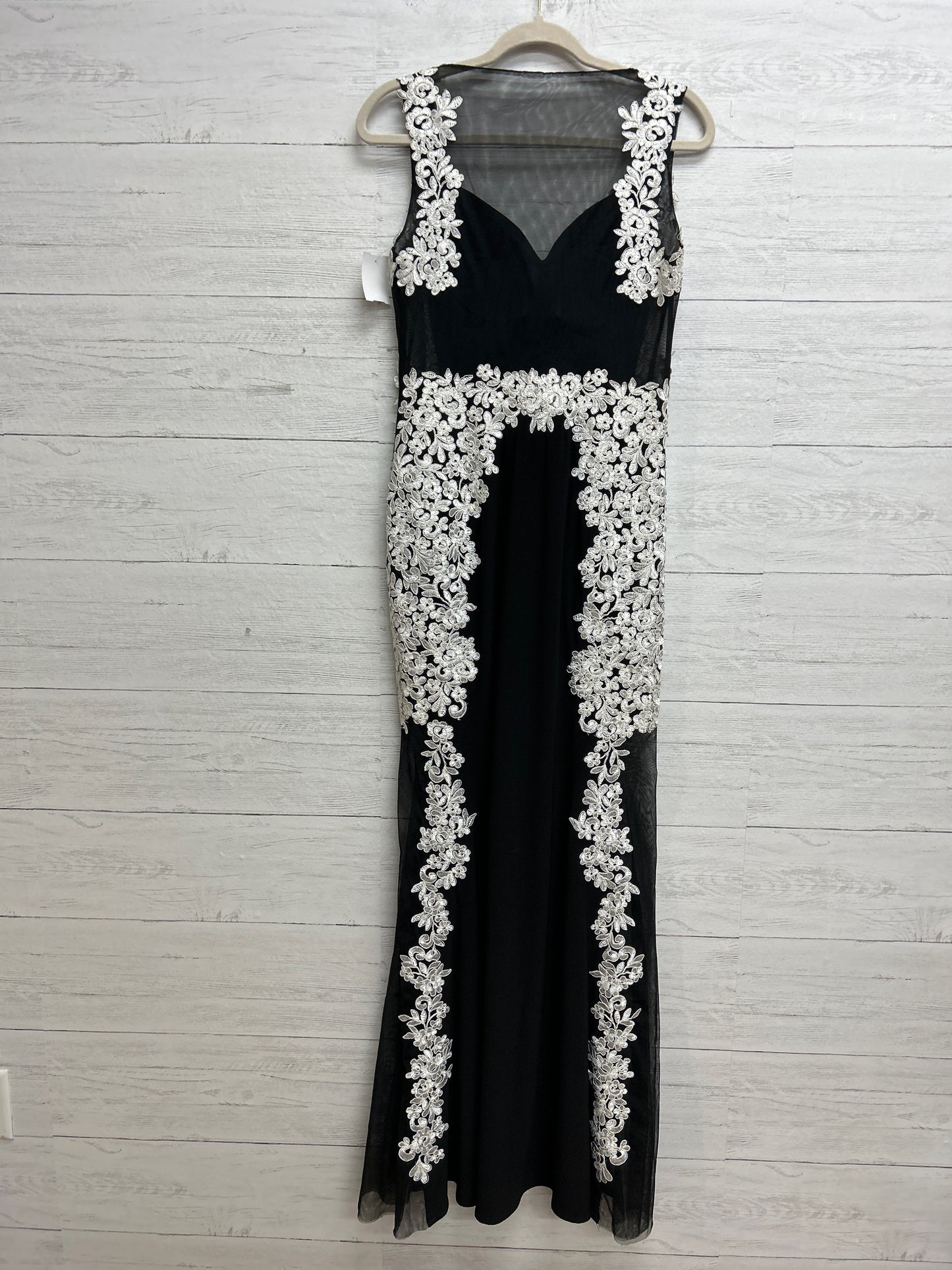 Size 8 Betsy & Adam Black/White Gown