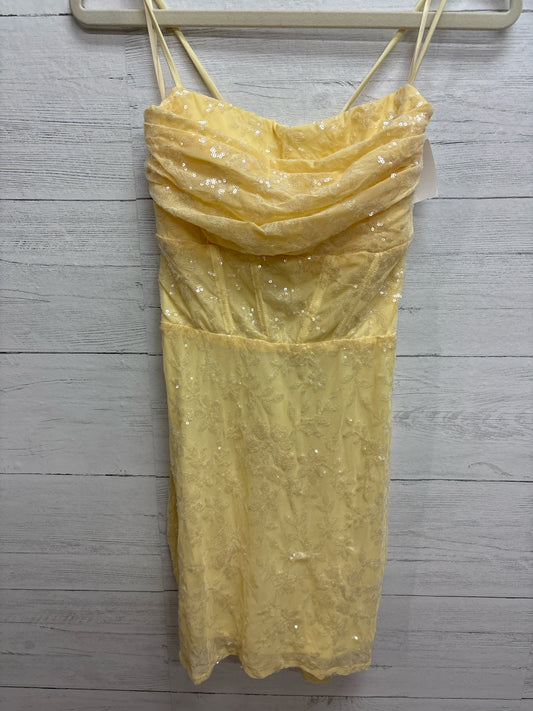 Size M Windsor Yellow Gown/Evening Wear