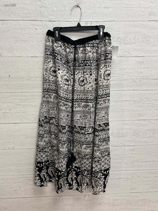 Size M ANGIE Black/White Skirt