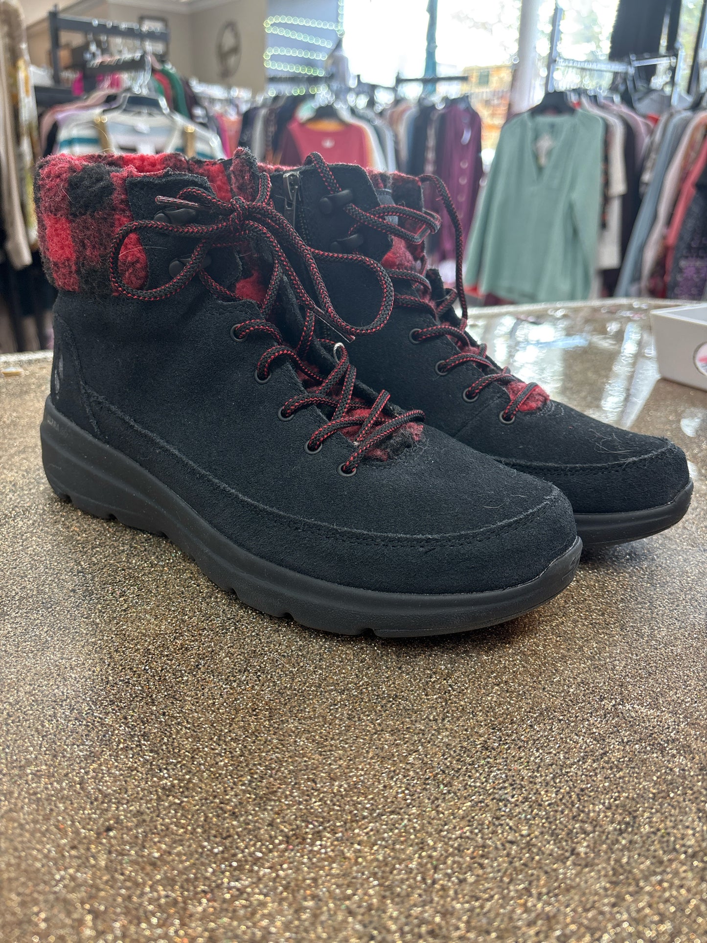 9 Skechers black/red Woomens Shoe