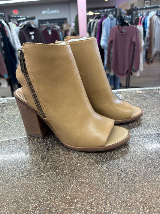 8 Steve Madden Tan Boots