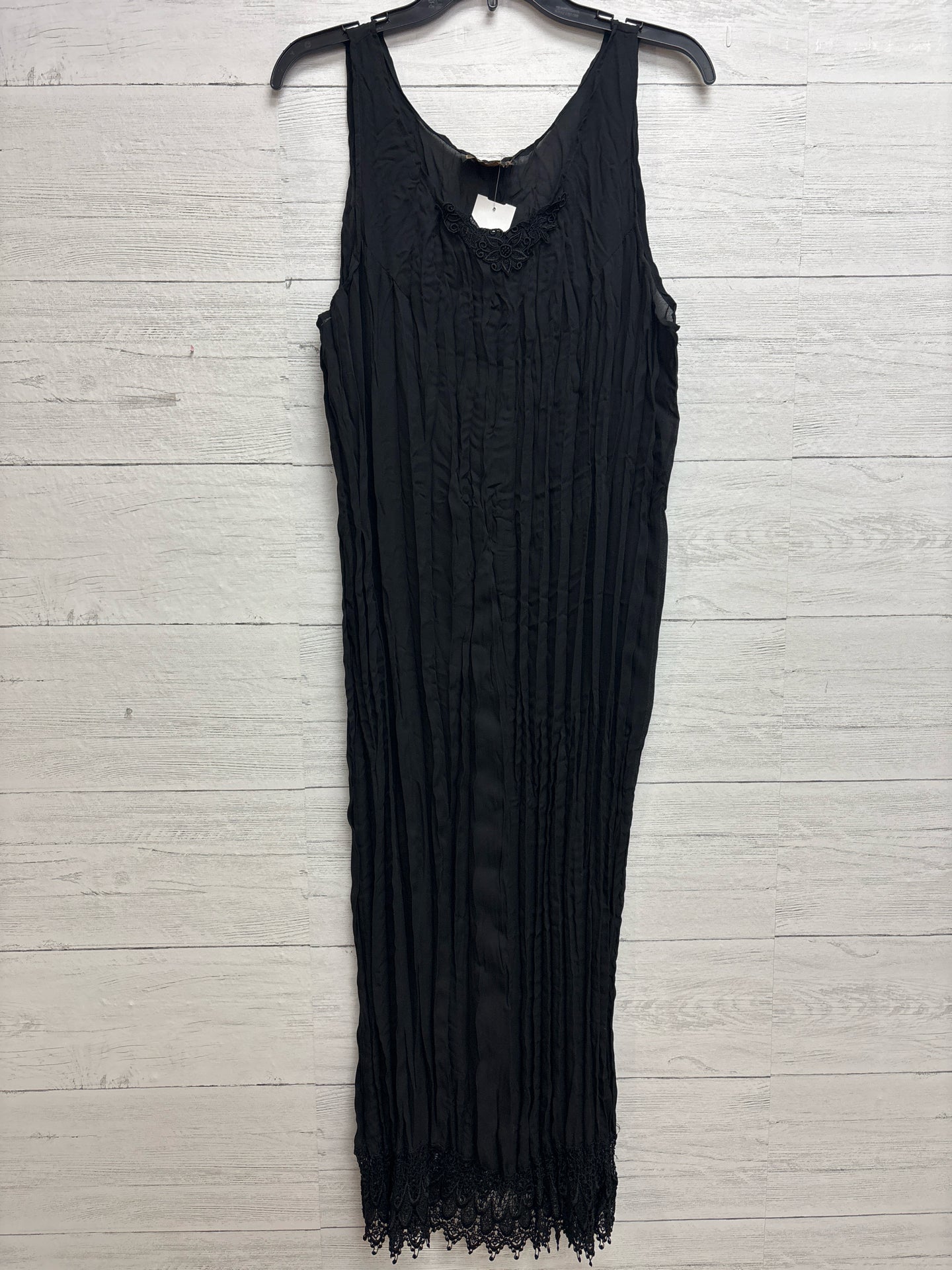 Size M basement Black Dress