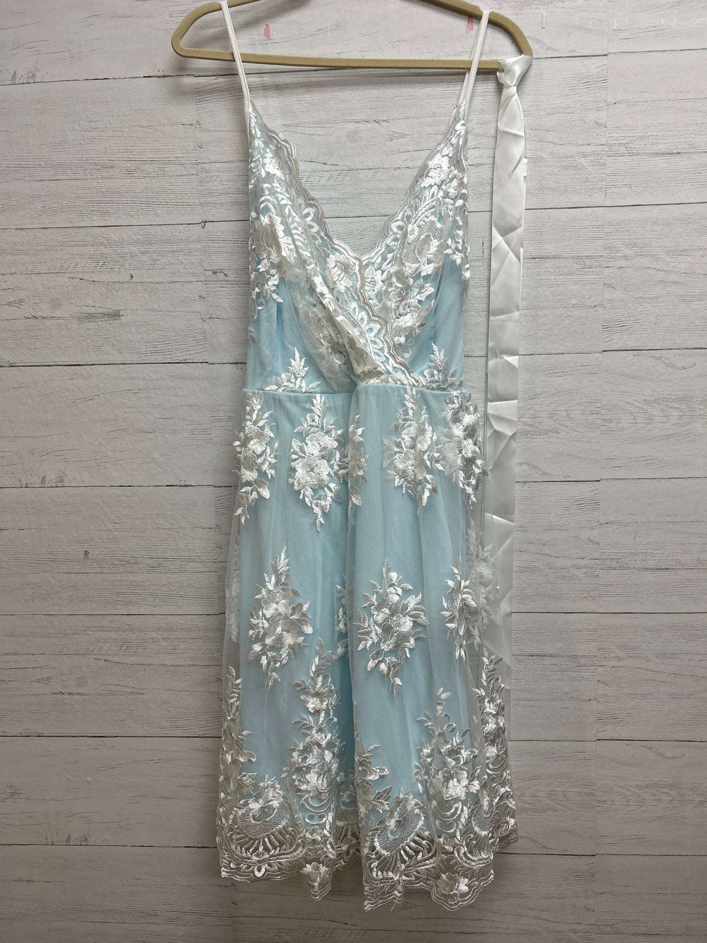 Size 5X Blue/White Gown