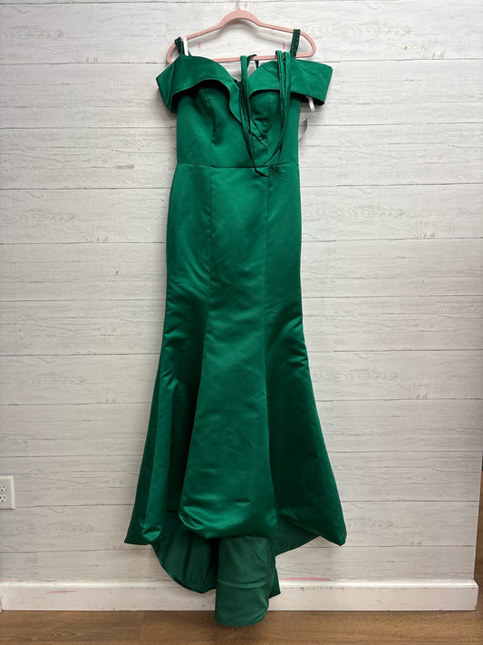 Size L N/A Green Gown