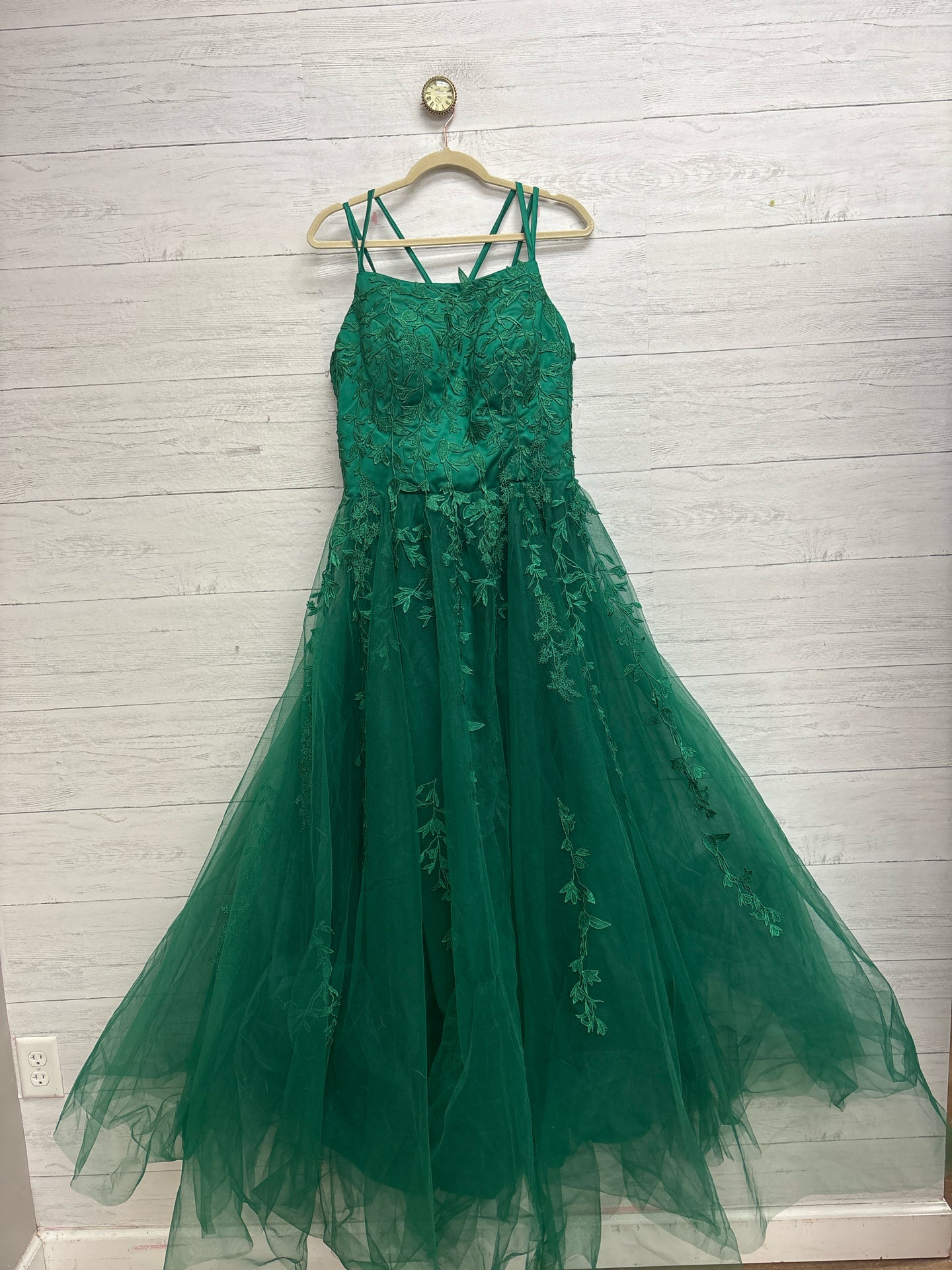 Size 16/18 POMUYOO Green Gown