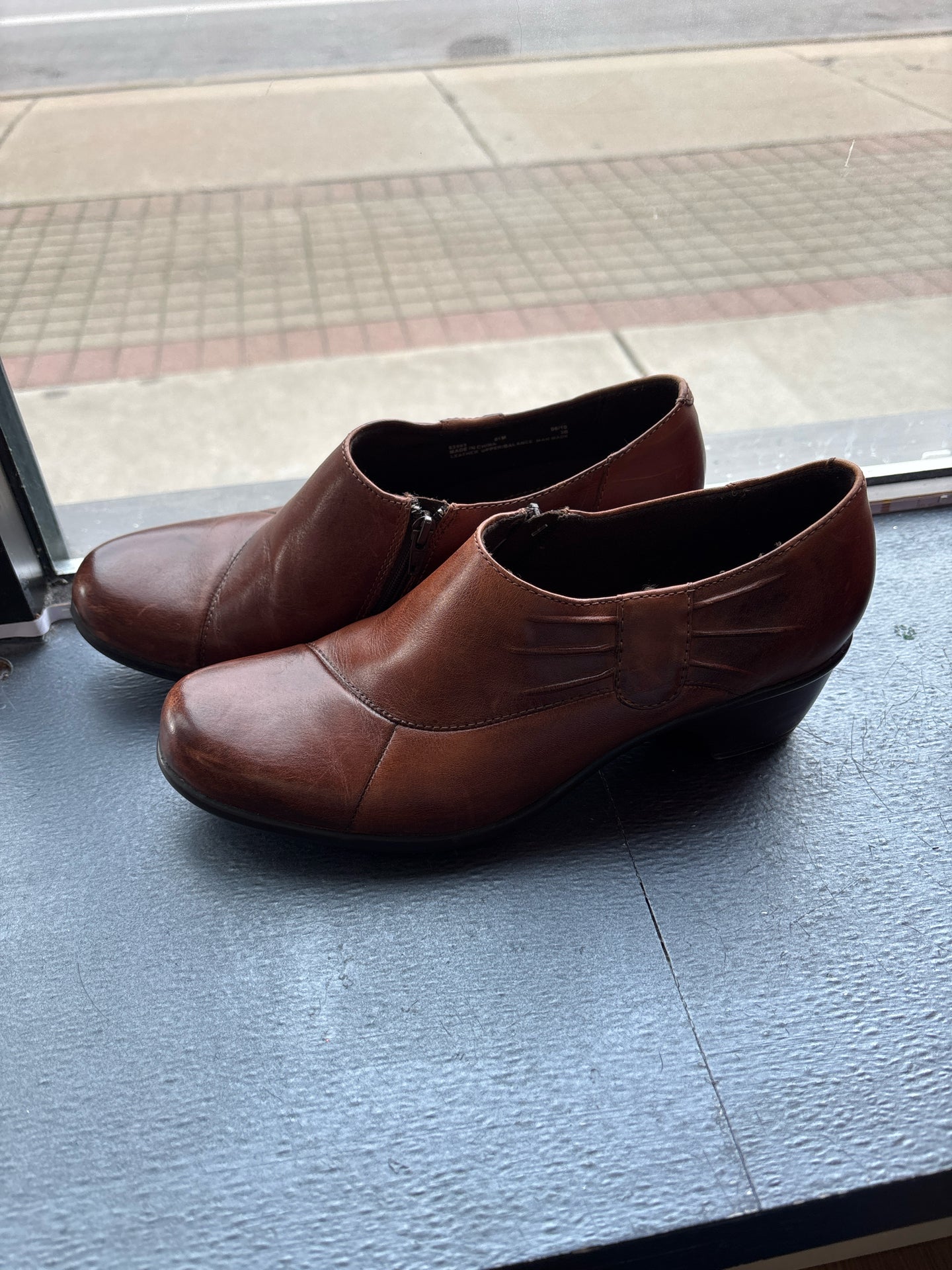 8.5 Clarks Brown Shoe