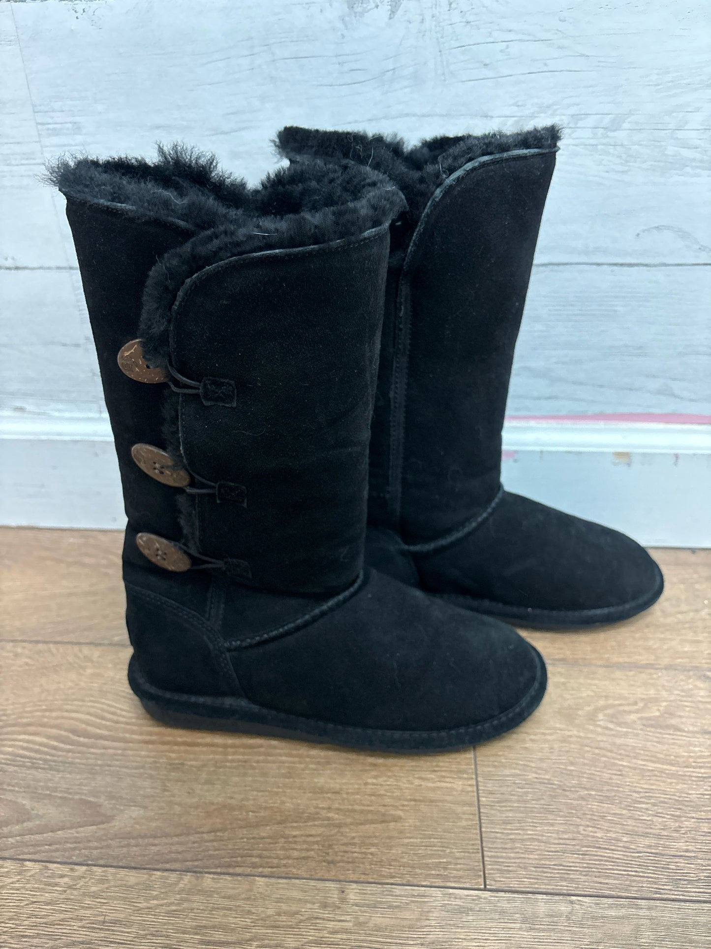 7 Bear Paw Black Woomens Shoe