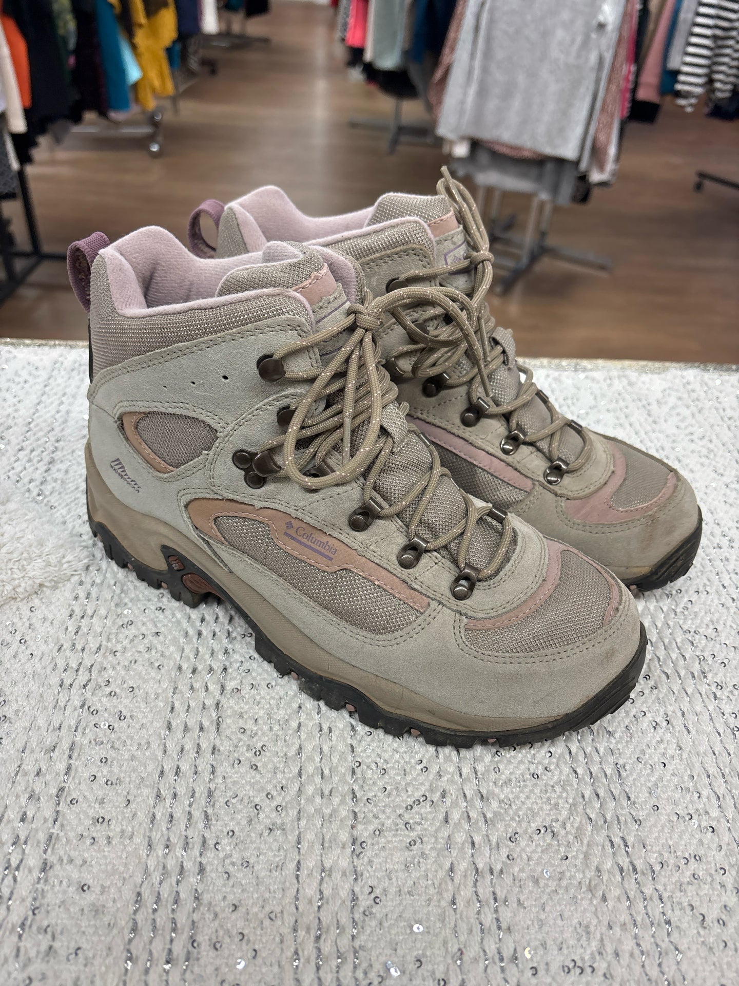 10 Columbia Tan Boots