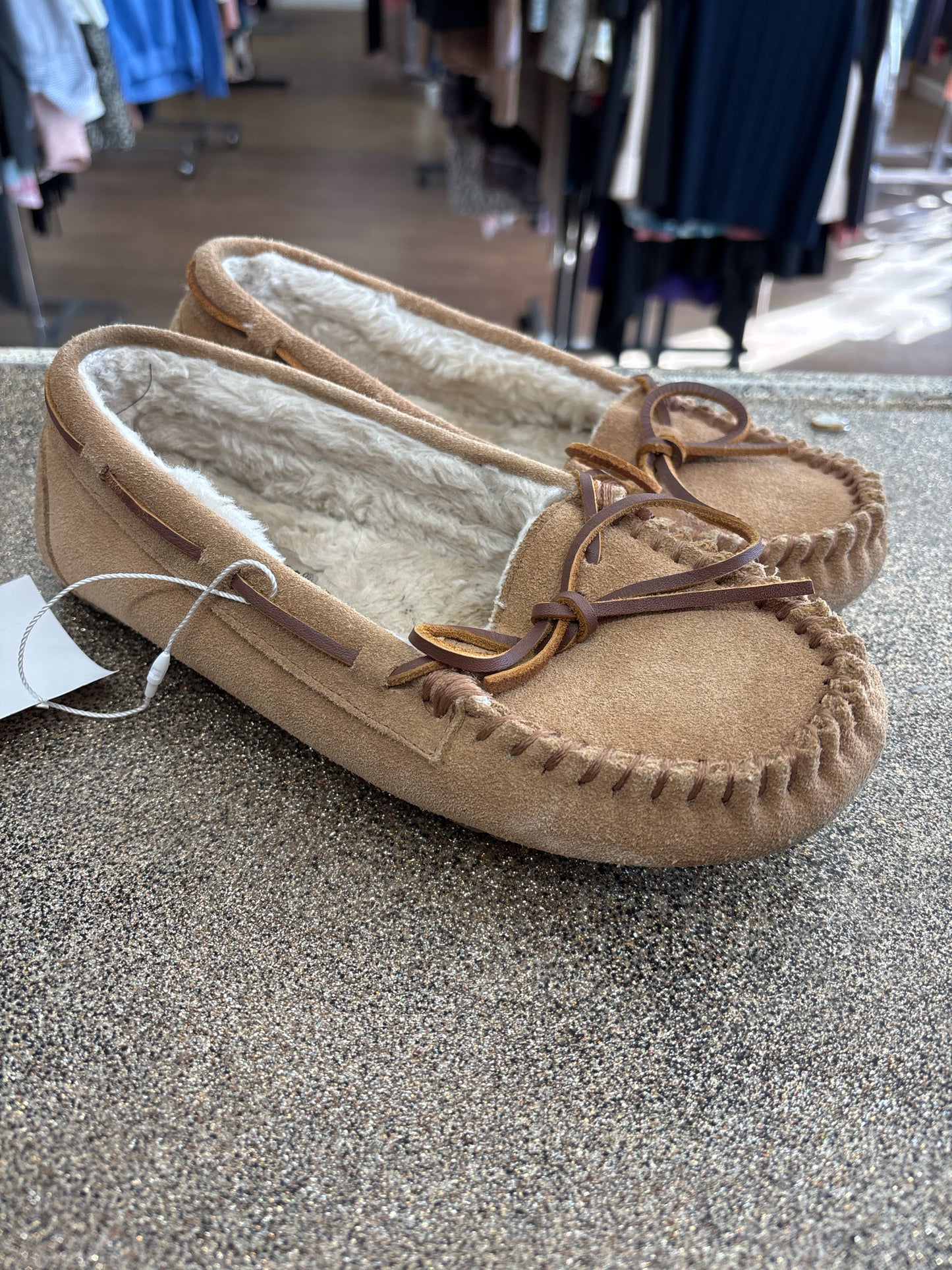 6 Minnetonka Tan Womens Shoe
