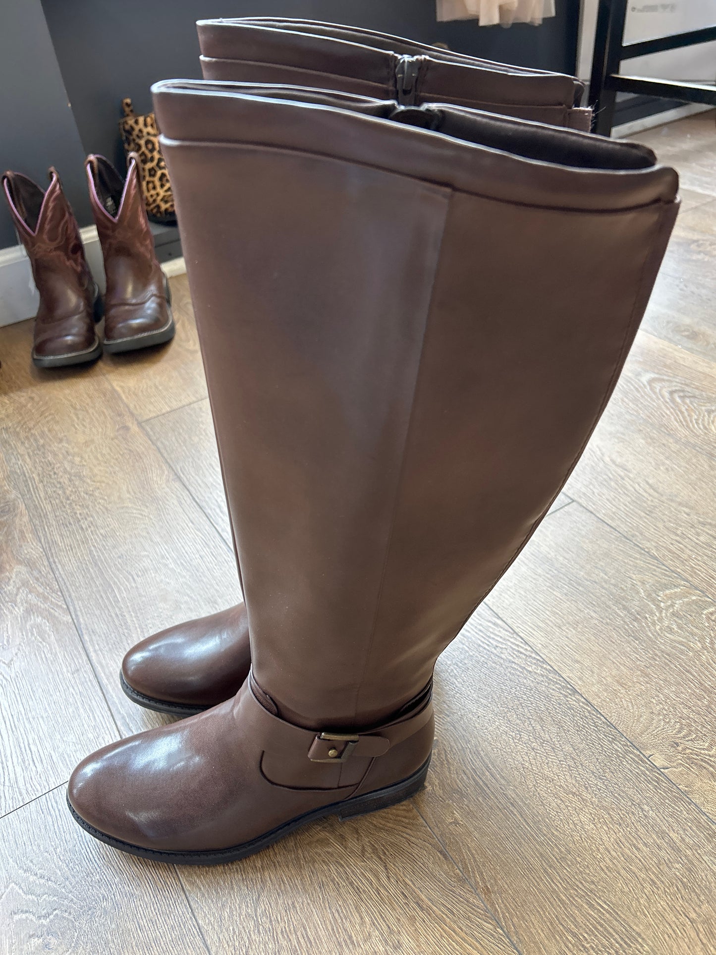 7.5 Bare Traps Brown Boots