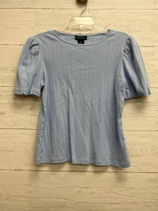 Size M Design 365 Light Blue Shirt