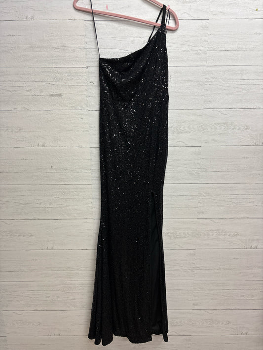Size M BELLA & BLOOM Black Gown
