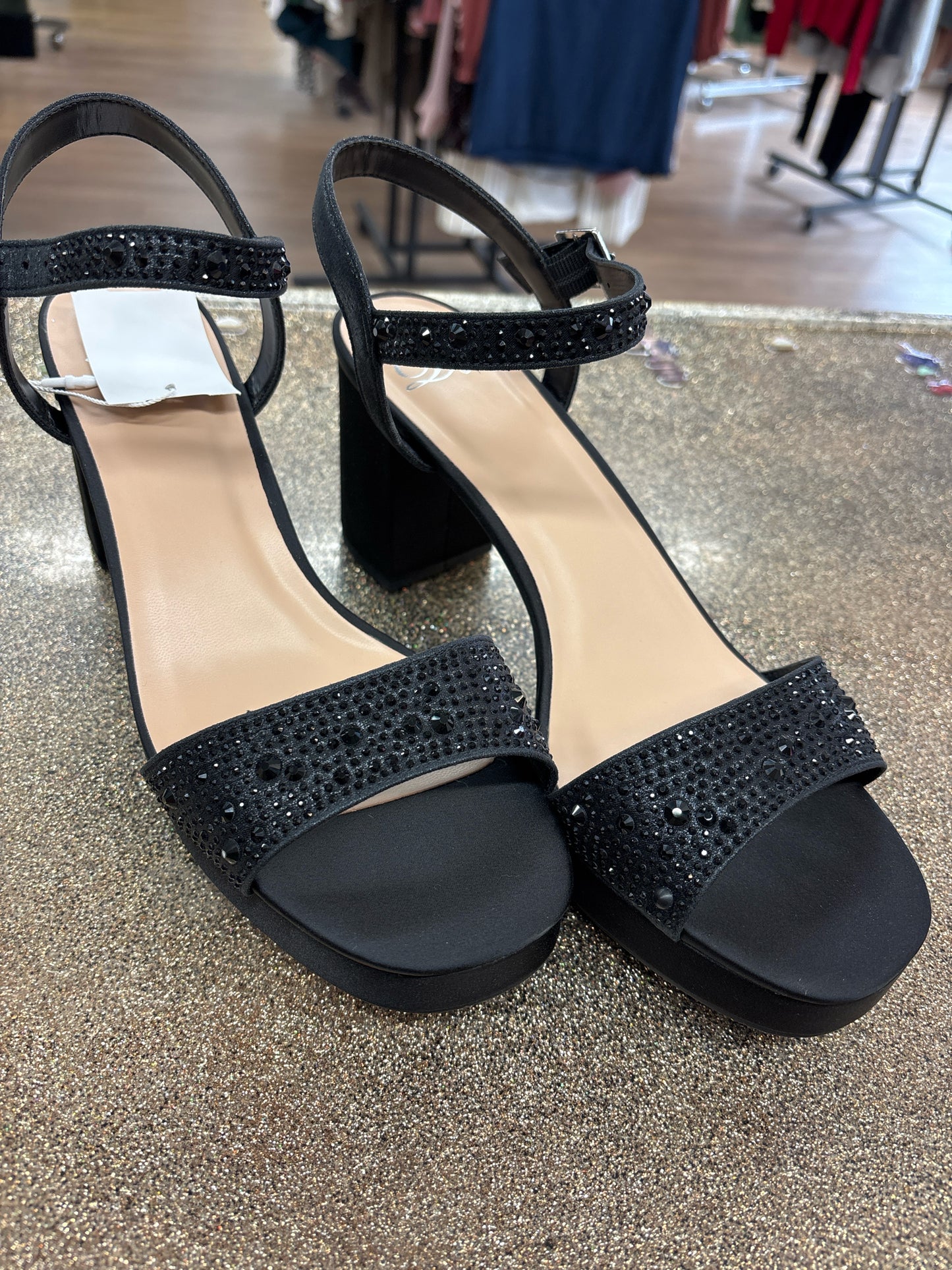 11 CERRO Black Woomens Shoe