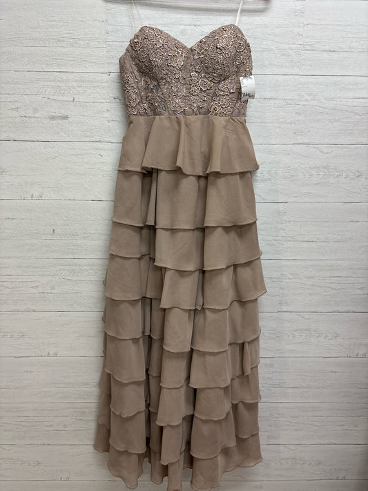 Size 6 N/A Taupe Gown