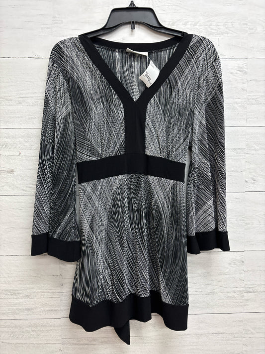 Size L Dress Barn Black/White Shirt