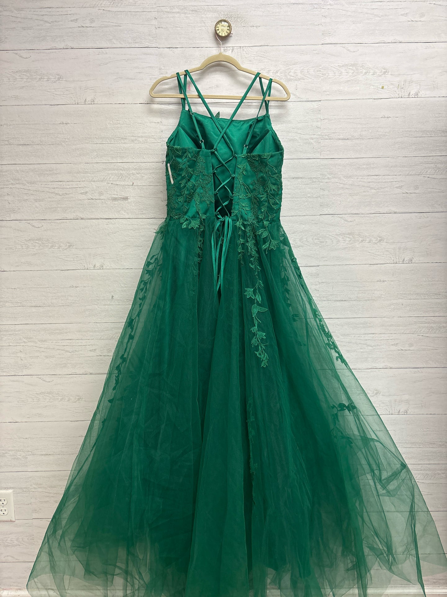 Size 16/18 POMUYOO Green Gown