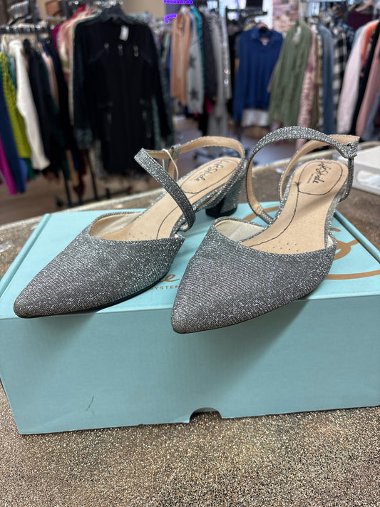 8 Life Style Silver Womens Shoe