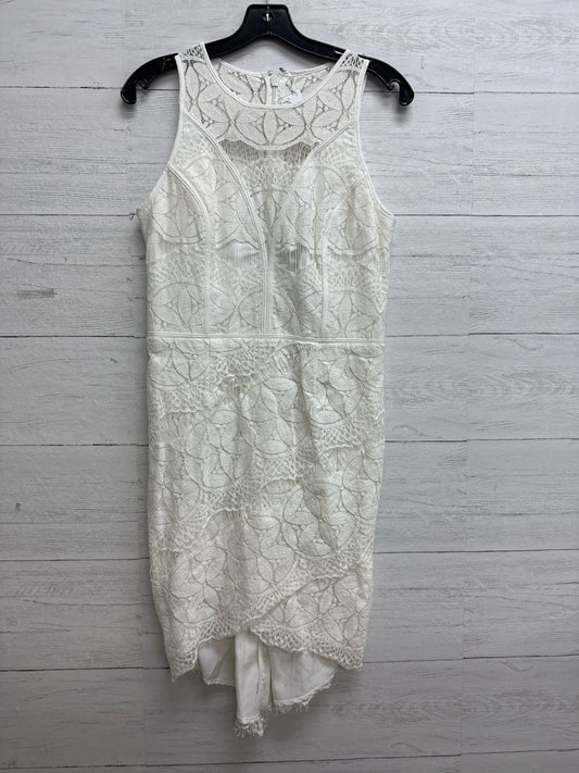 Size M ADELYN RAE Diamond White Dress