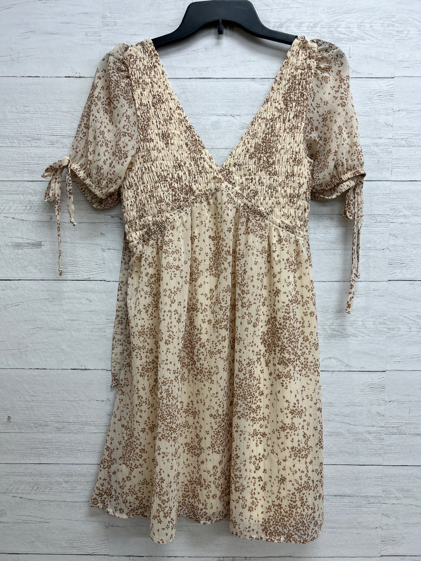 Size M Sienna Sky tan Print Dress