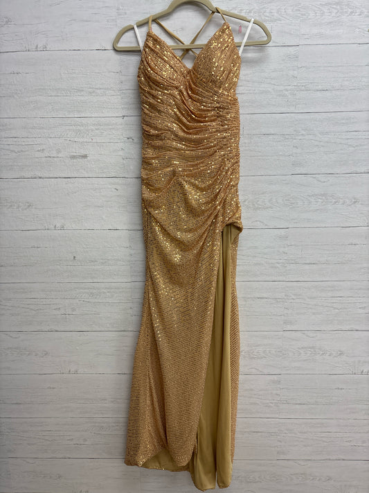 Size 9 N/A Gold Gown