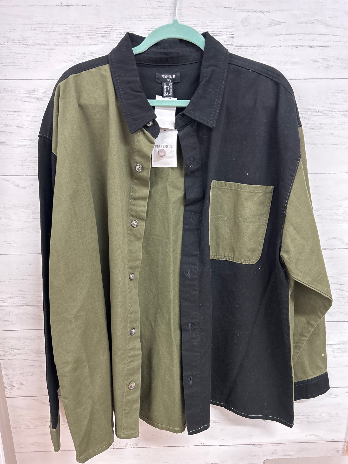 Size XXL Forever 21 green/black Shirt