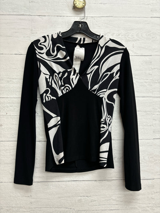 Size M Black/White Shirt