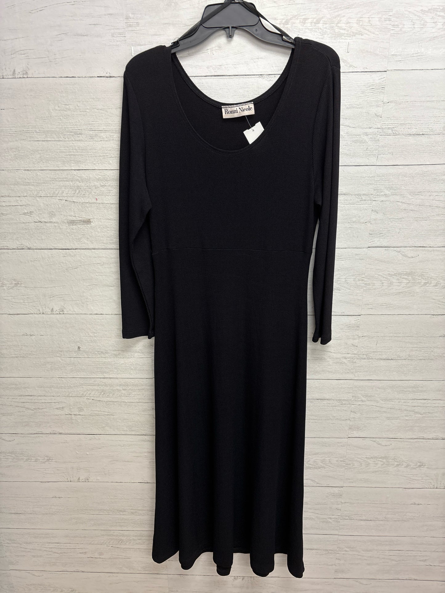 Size L Ronni Nicole Black Dress