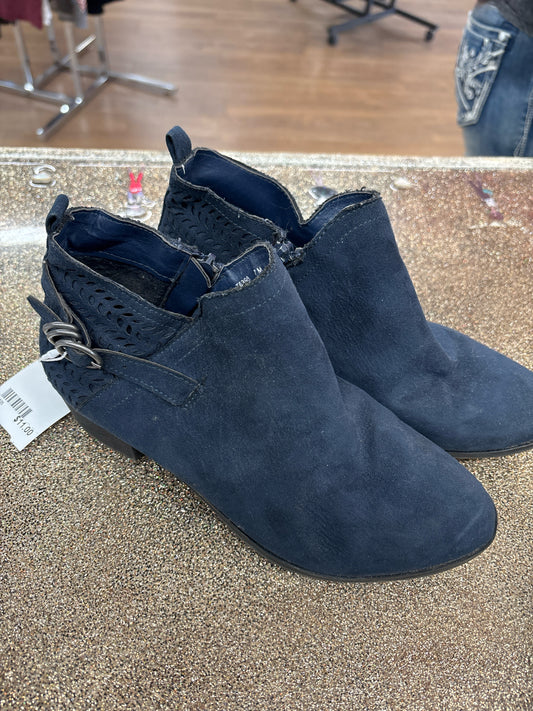 7 Rouge Navy Boots