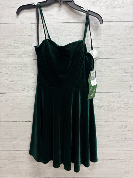 Size M B Smart Green Gown/Evening Wear