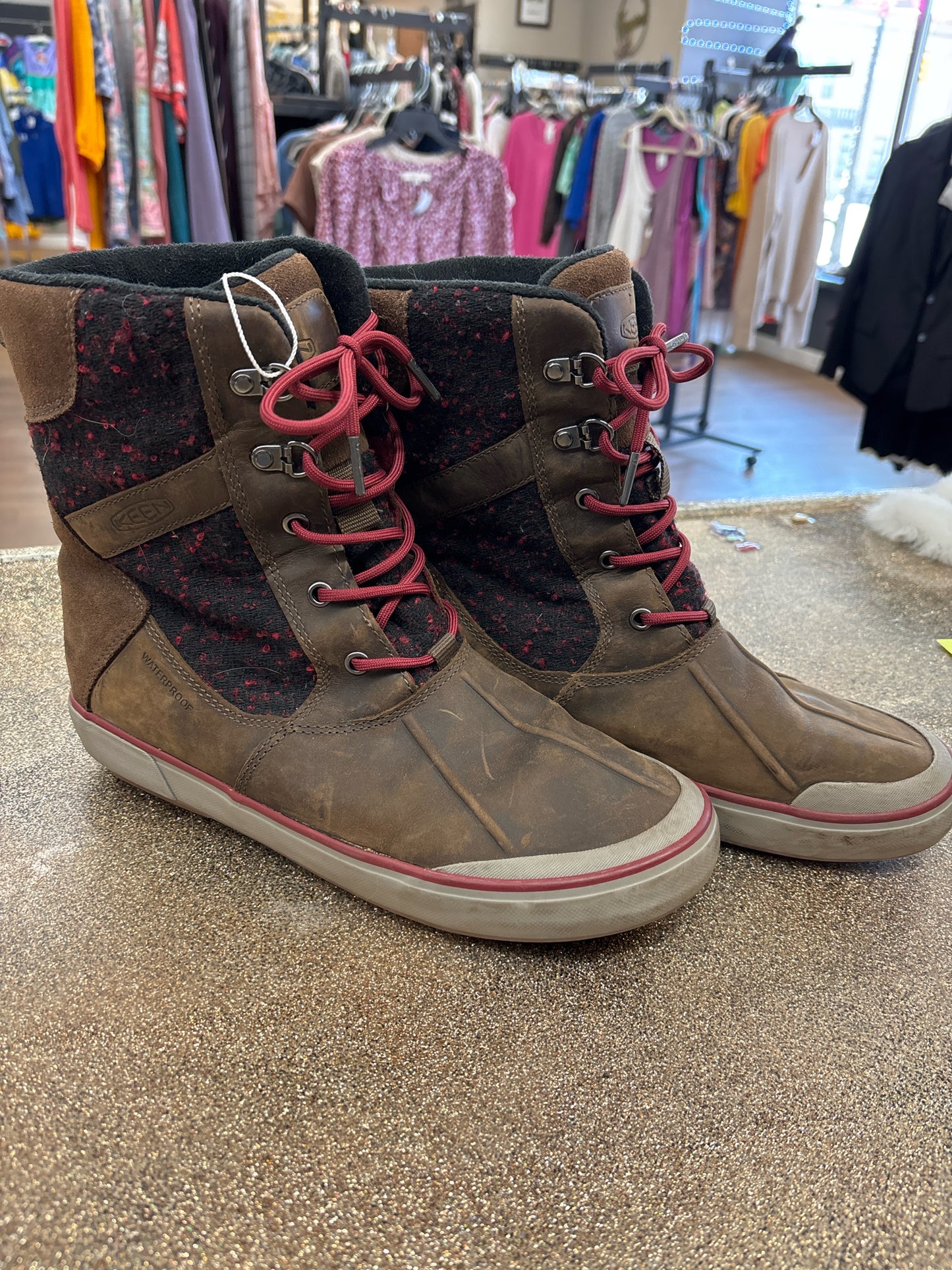 10 Keen Woomens Shoe