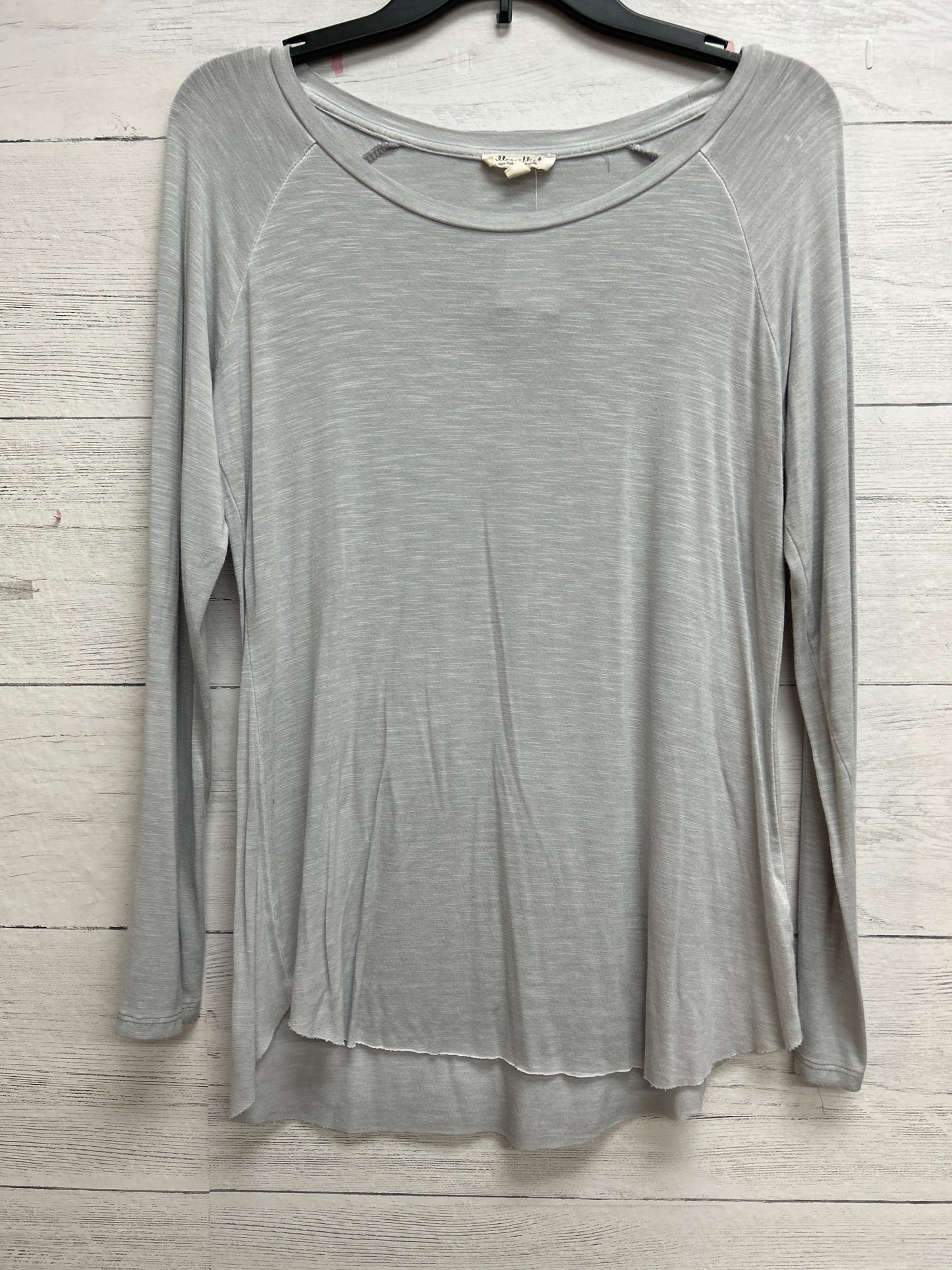 Size M Ultra Flirt Gray Shirt