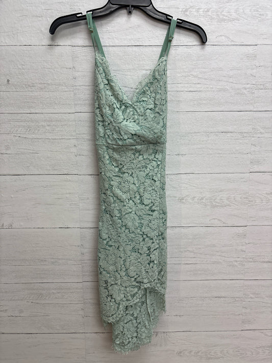 Size M Lulus Green Dress