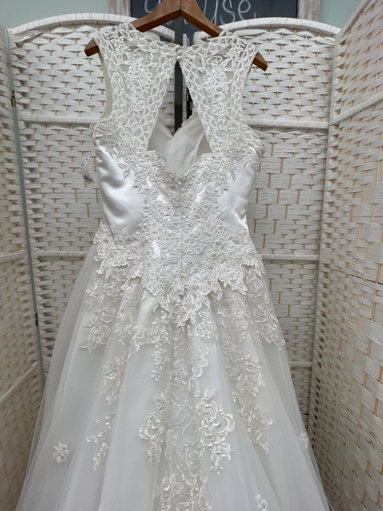 Size 14 Private Label White Gown