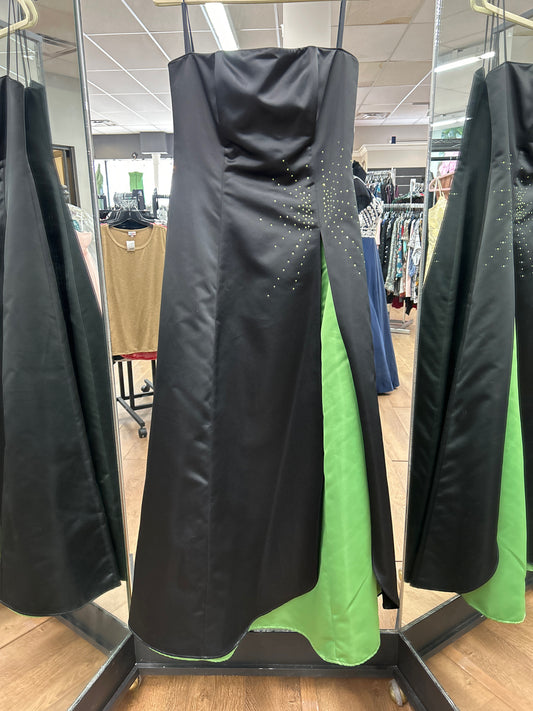 Size 13 Delvt Black/Green Gown