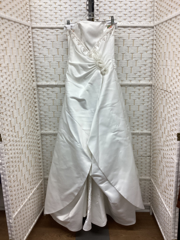 Size 8 Davids Bridal White Gown