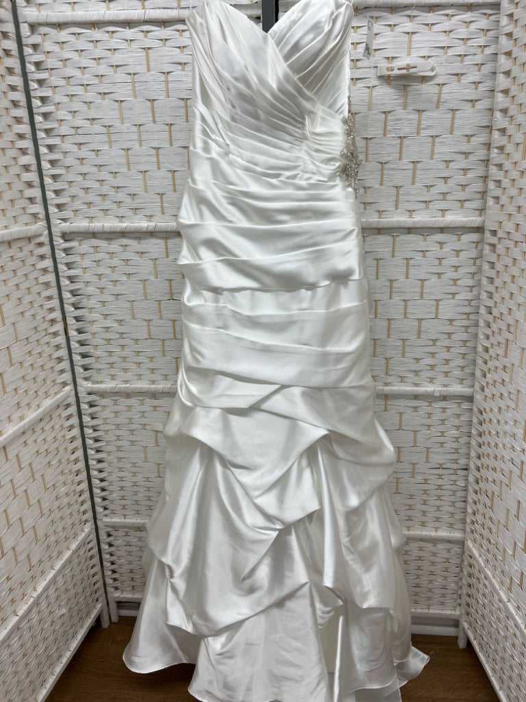 Size 4 Davids Bridal Off White Gown