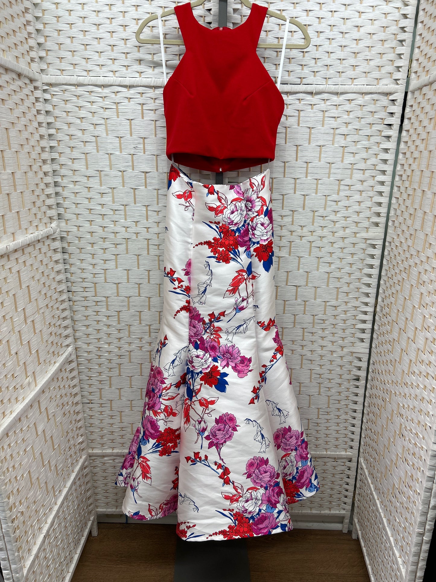 Size 3/4 Windsor Red/White Gown