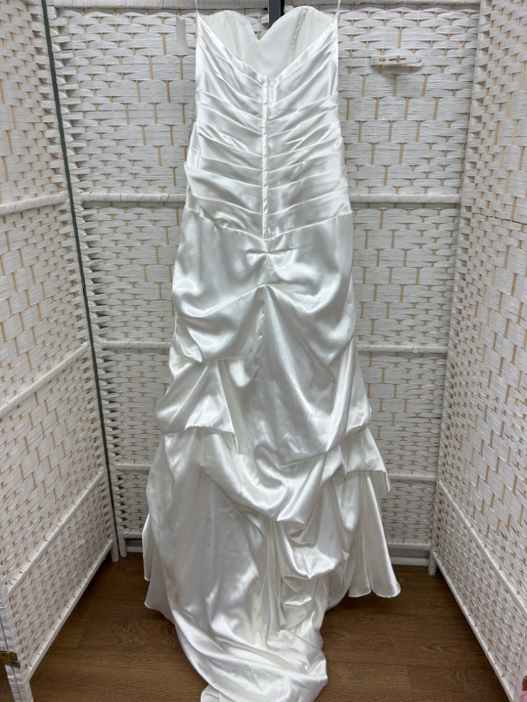 Size 4 Davids Bridal Off White Gown